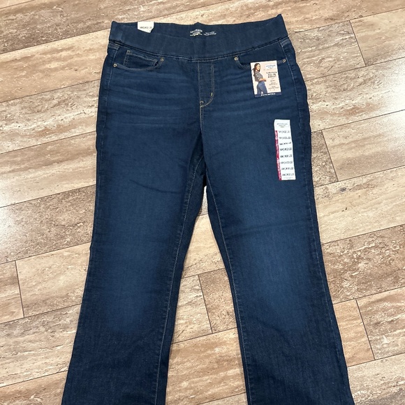 NEW Levis Shaping Pull-on Bootcut Jeans - Picture 1 of 4